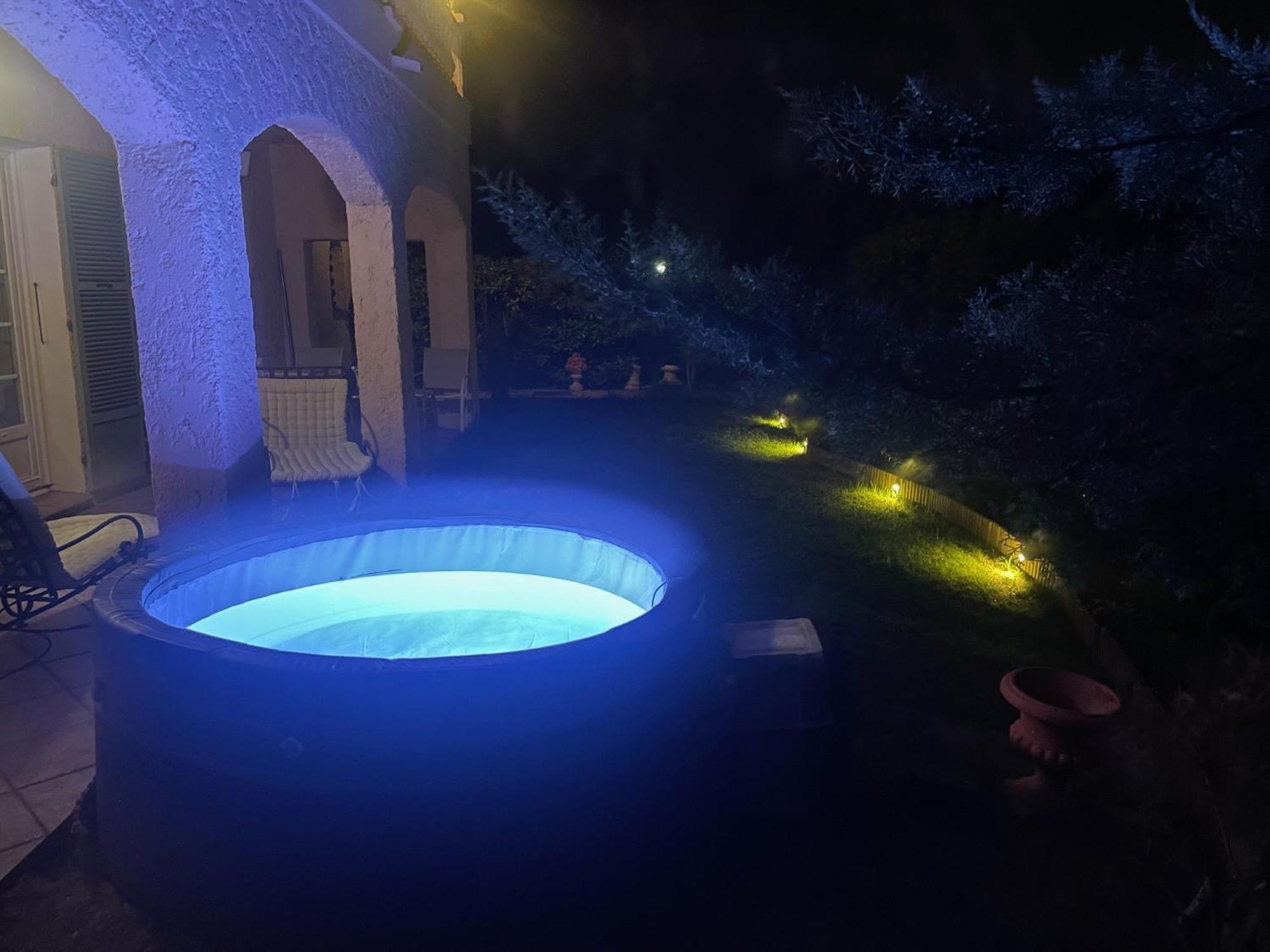 Апартаменты Domaine Des Tuilieres Avec Jacuzzi Валлорис Экстерьер фото